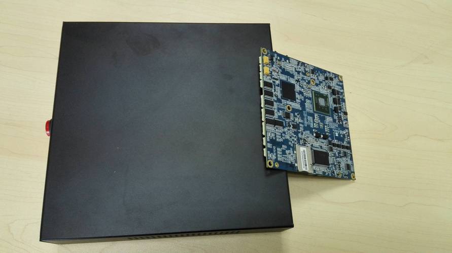基于高性能四核12x12微型工控主板的物联网定制解决方案研发